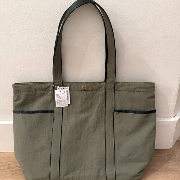 Lululemon Daily Multi-Pocket Tote | Bayleaf Green | Commuter/Gym Bag- NWT - Picture 10 of 10